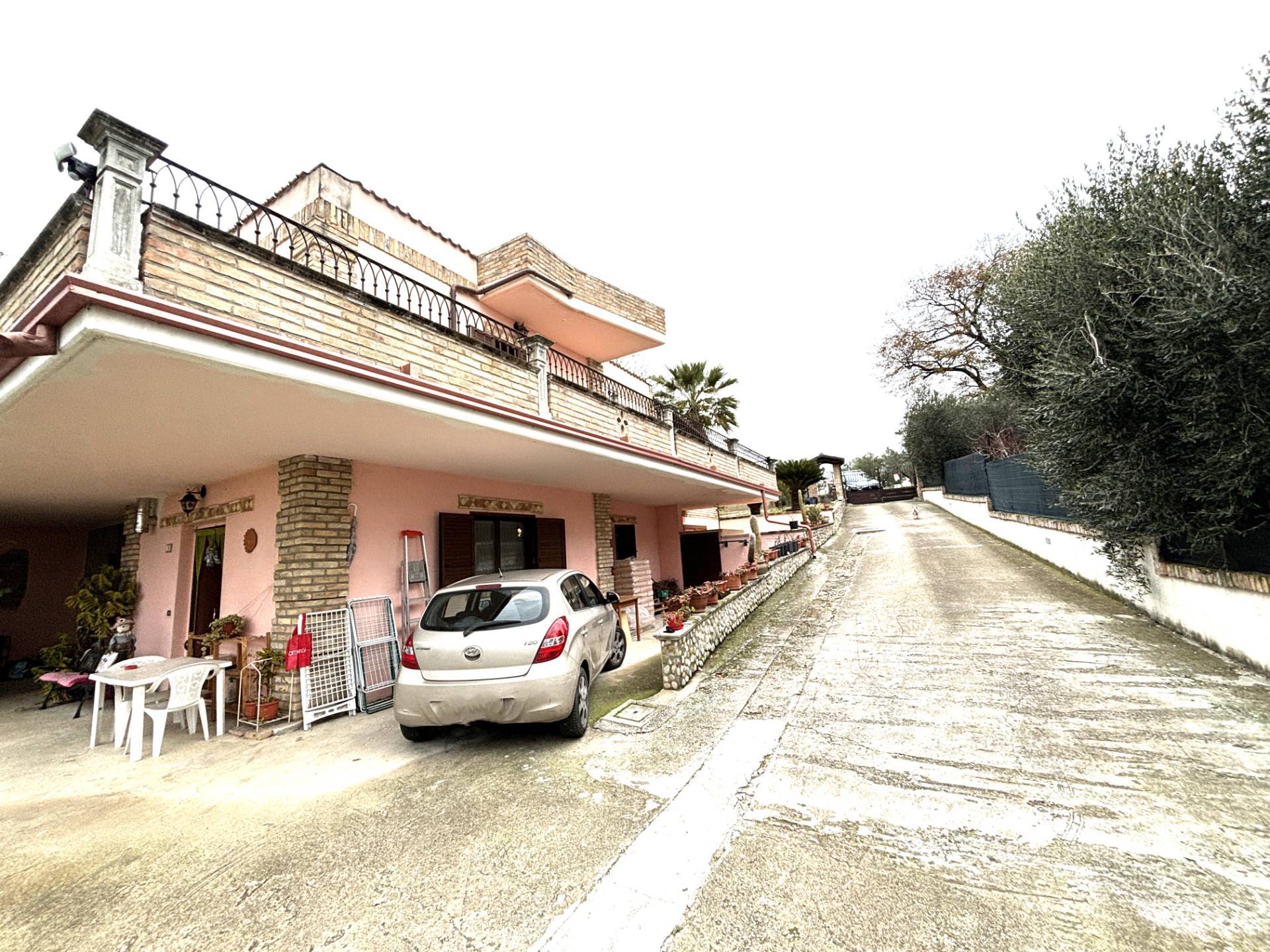 VILLETTA A SCHIERA in vendita a Corropoli