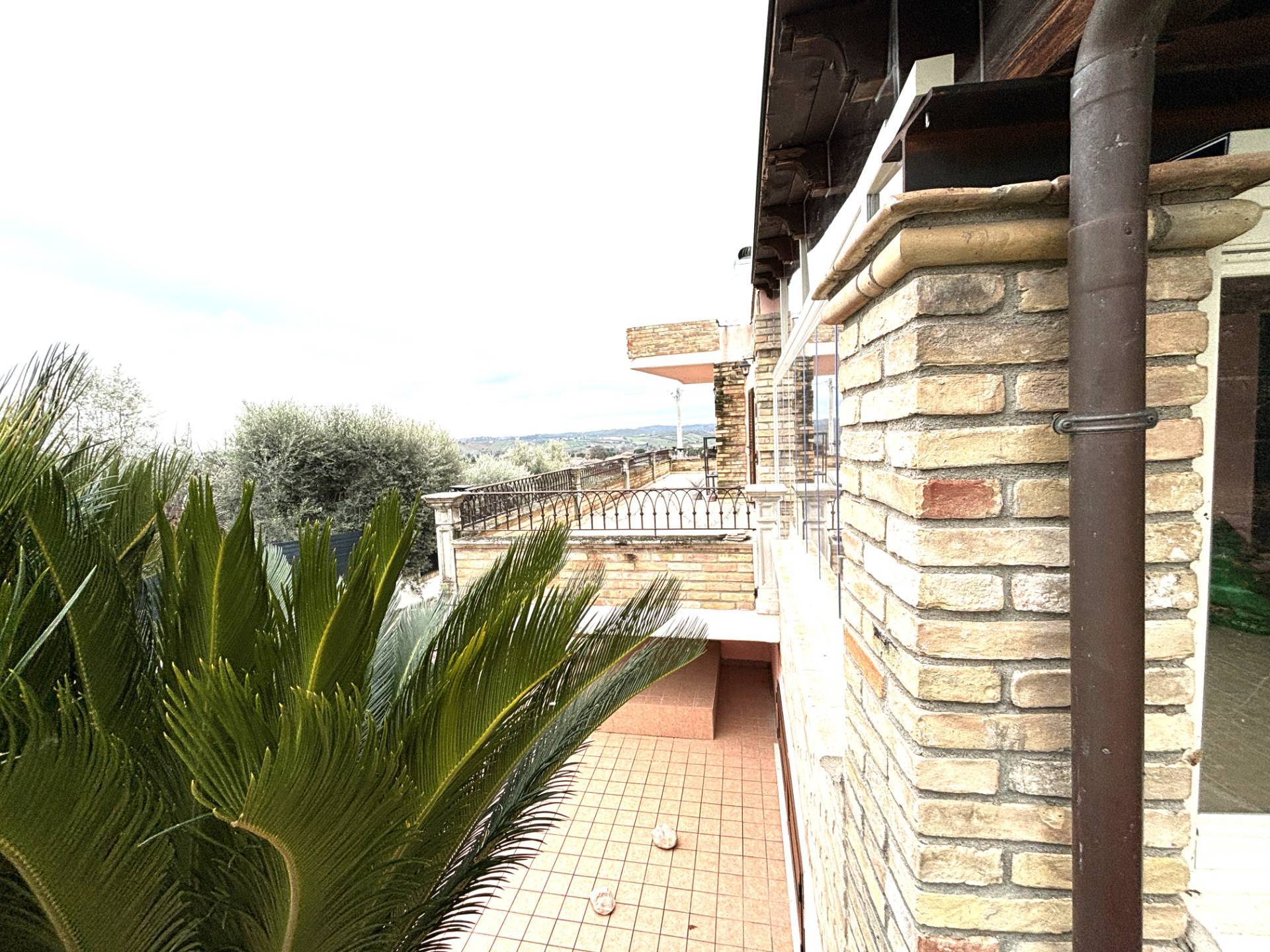 VILLETTA A SCHIERA in vendita a Corropoli