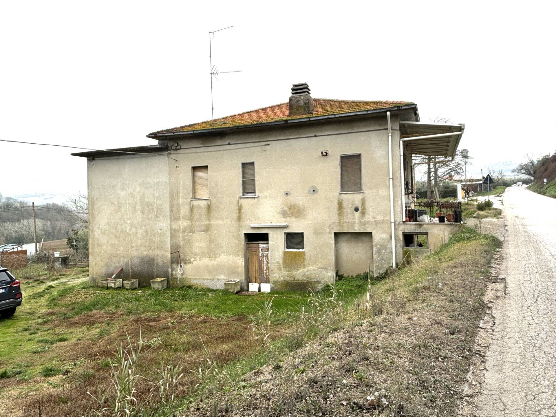 CASA COLONICA in vendita a Offida