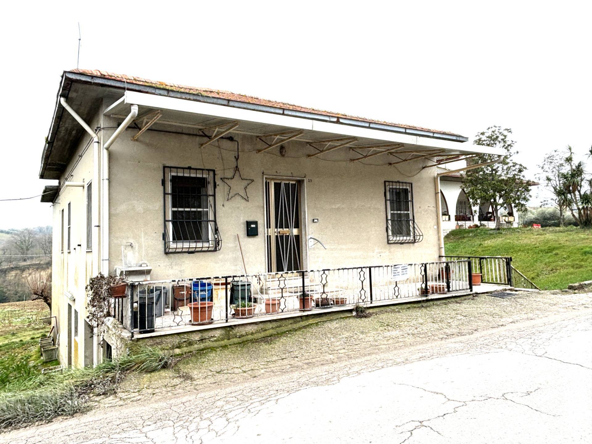 CASA COLONICA in vendita a Offida