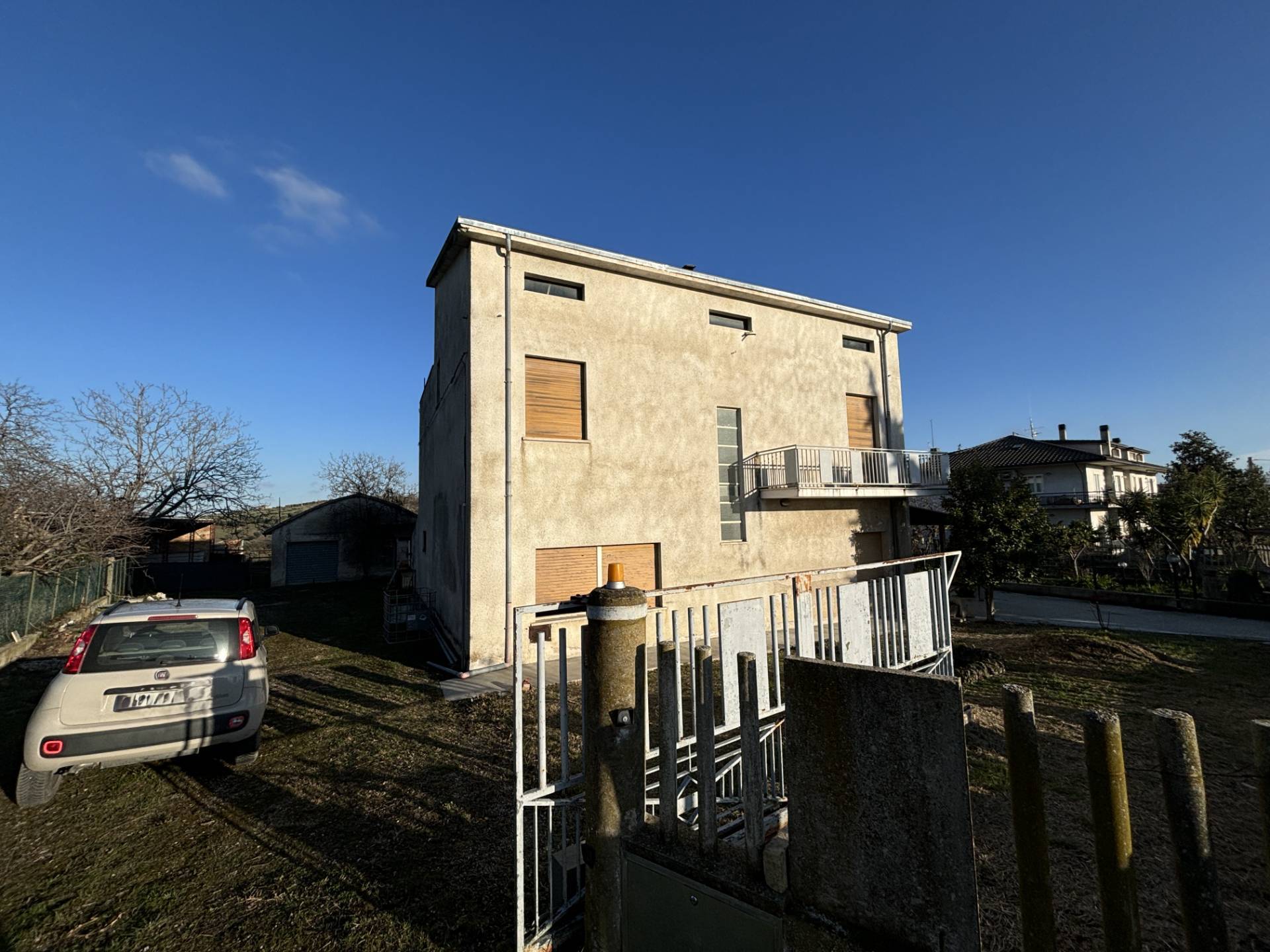 VILLETTA A SCHIERA in vendita a Torano Nuovo