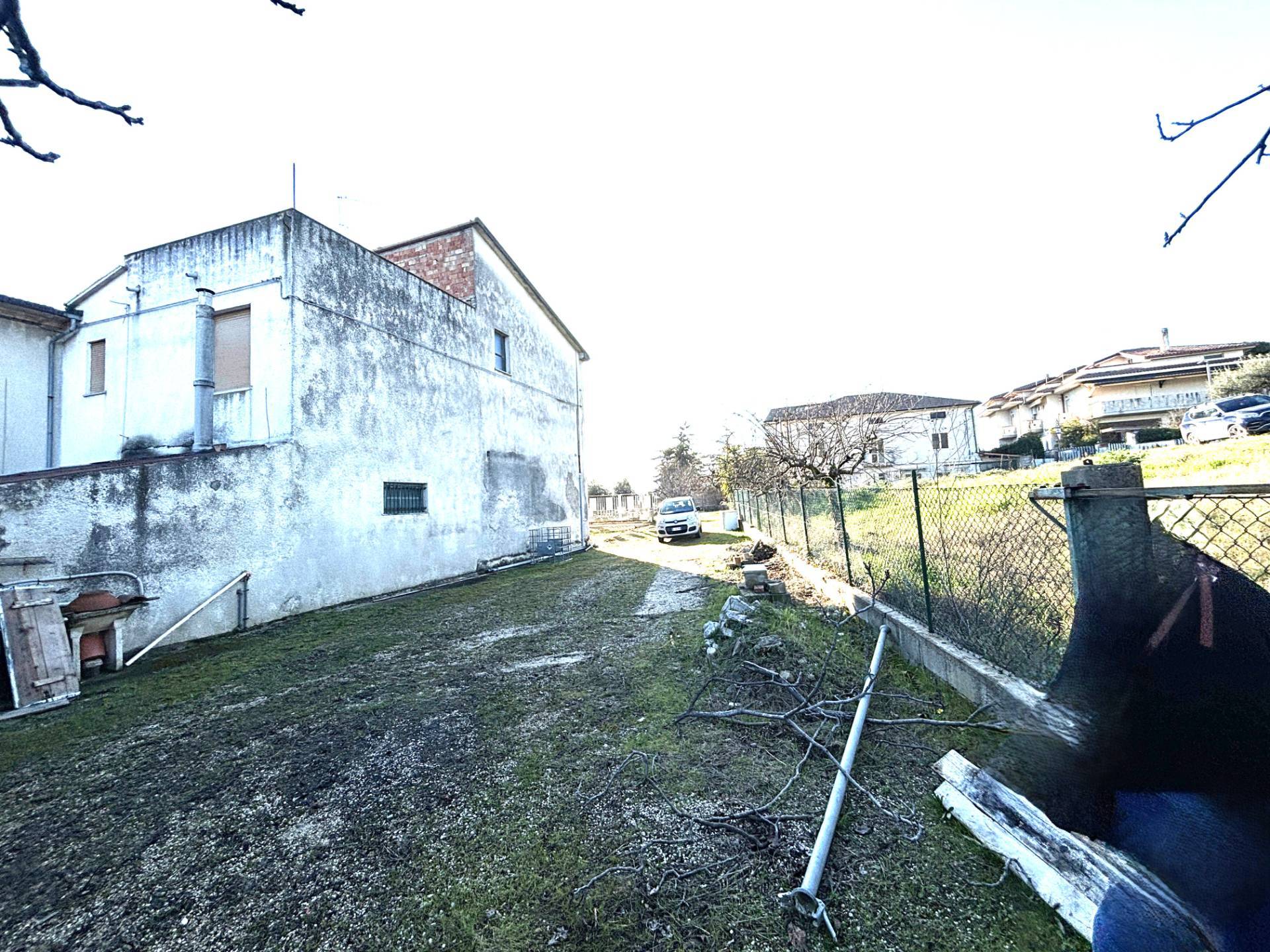 VILLETTA A SCHIERA in vendita a Torano Nuovo