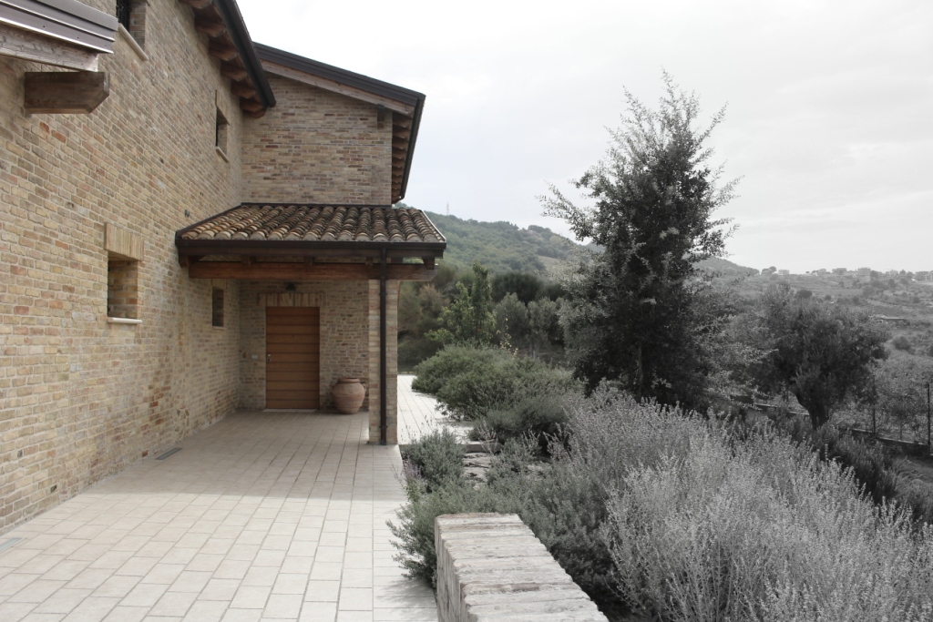 CASA COLONICA in vendita a Colonnella