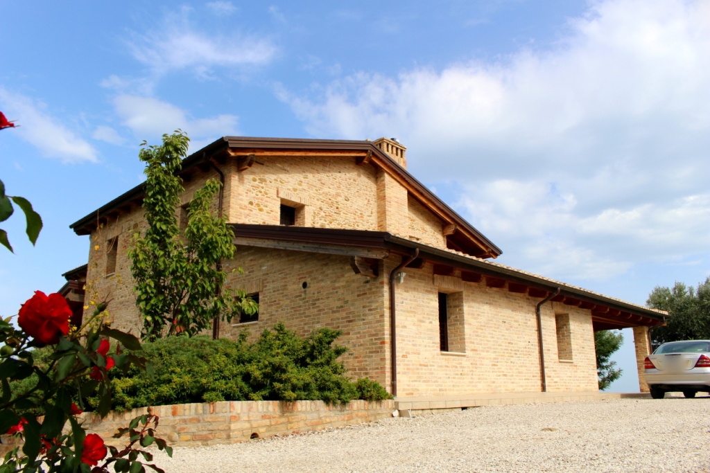 CASA COLONICA in vendita a Colonnella