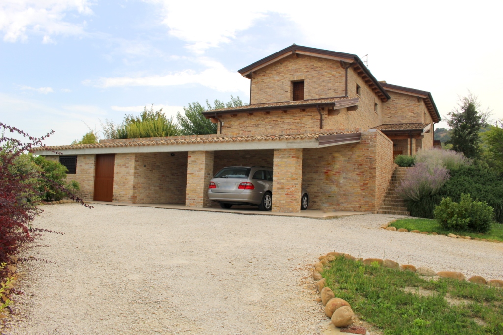 CASA COLONICA in vendita a Colonnella