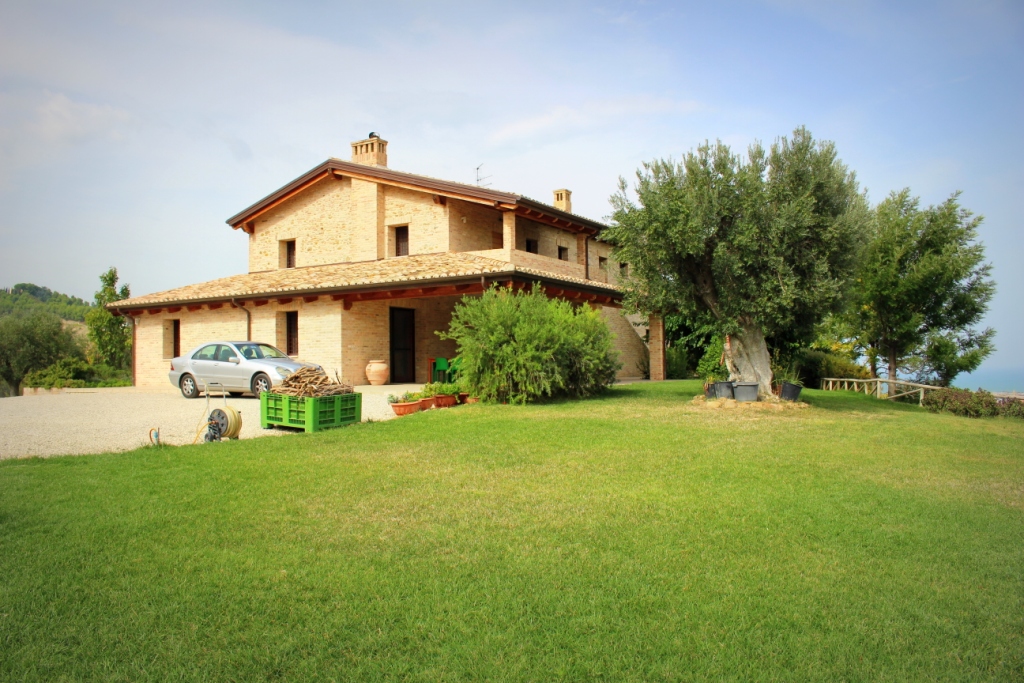 CASA COLONICA in vendita a Colonnella