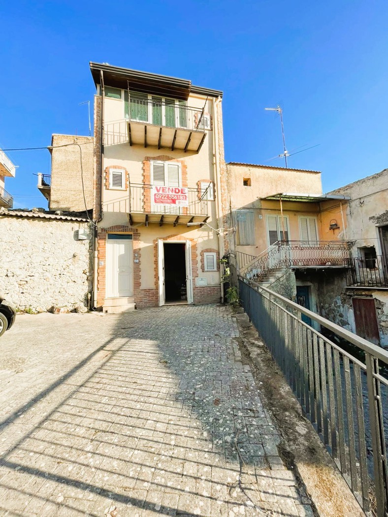 Casa indipendente con box a Raffadali