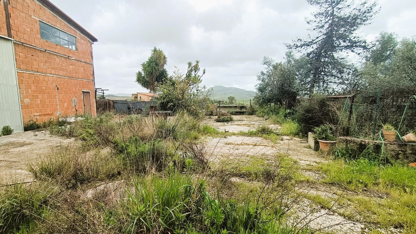 Capannone con box doppio a Agrigento