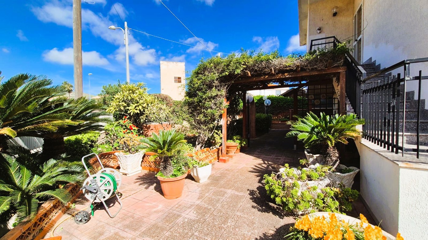 Villa con giardino a Porto Empedocle