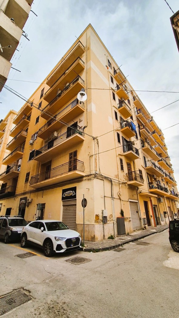 Trilocale da ristrutturare a Porto Empedocle