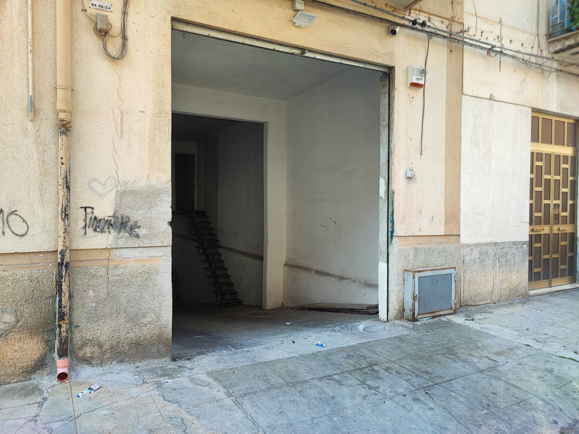 Box/Garage 300mq in vendita a Palermo