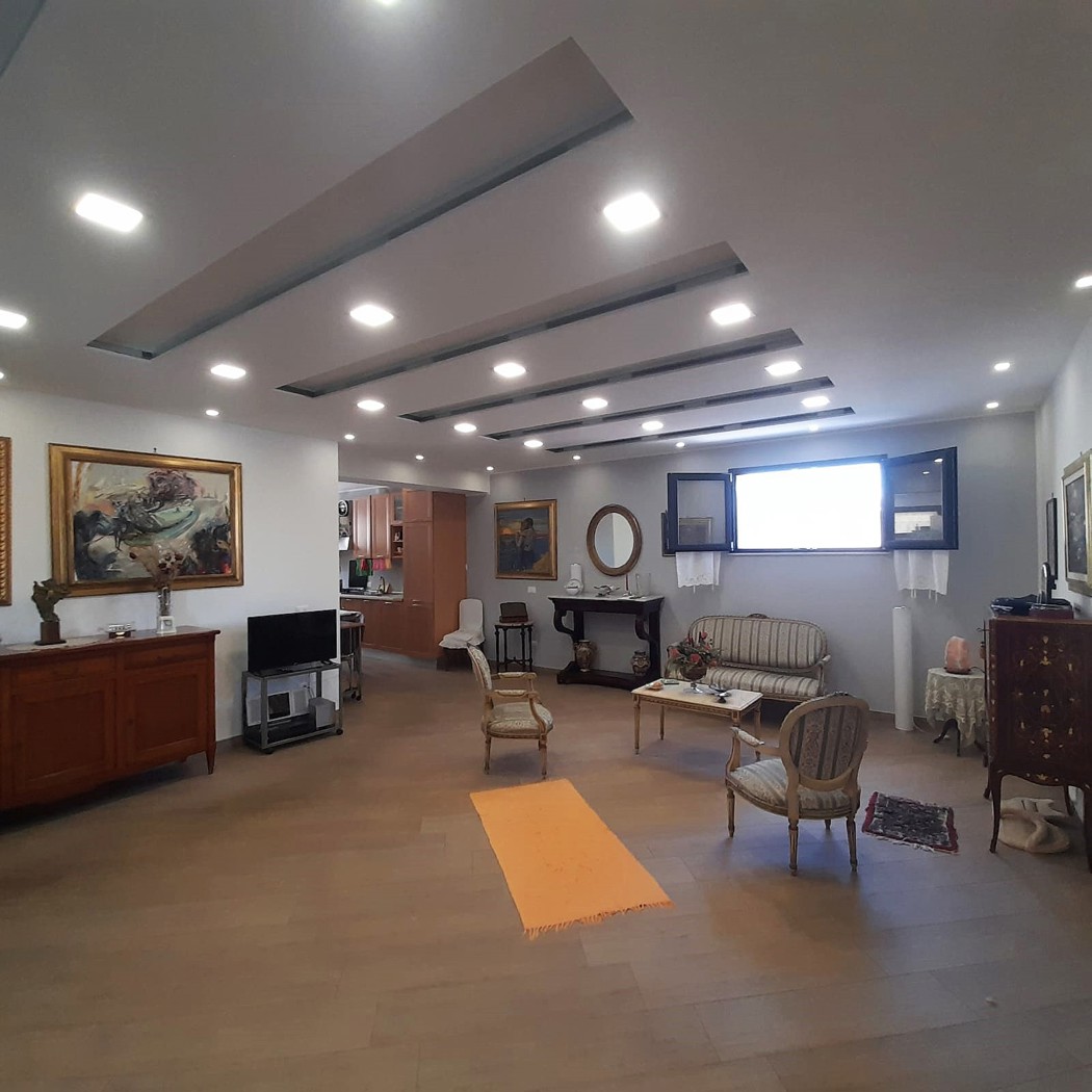 Quadrilocale con box a Palermo