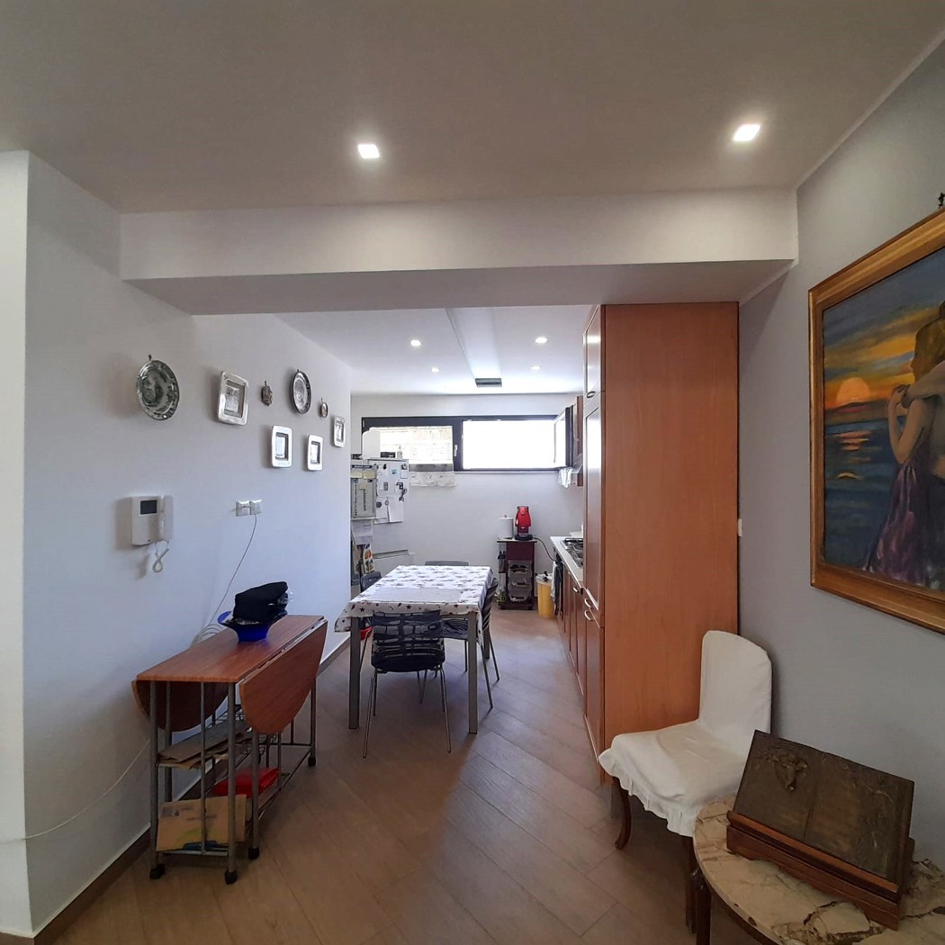 Quadrilocale con box a Palermo