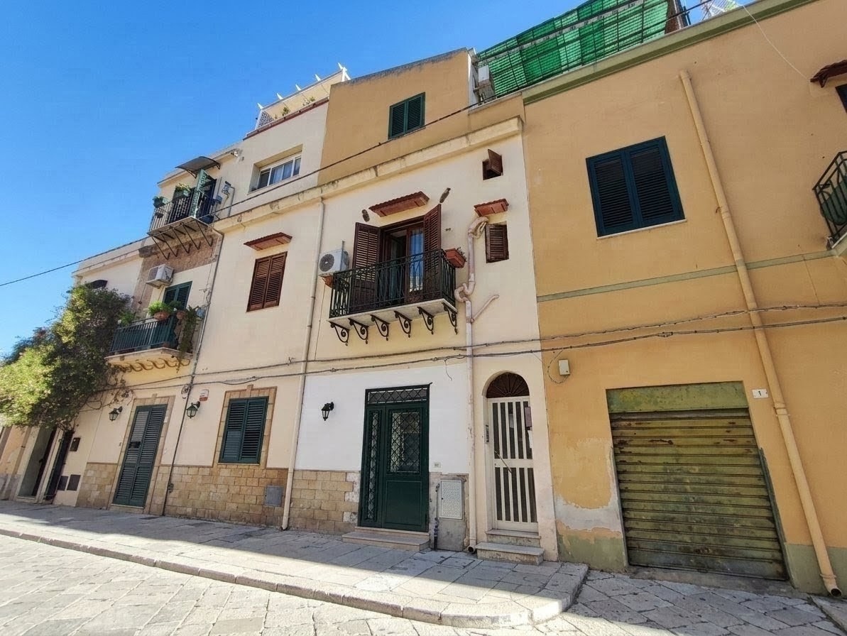 Trilocale ristrutturato a Palermo