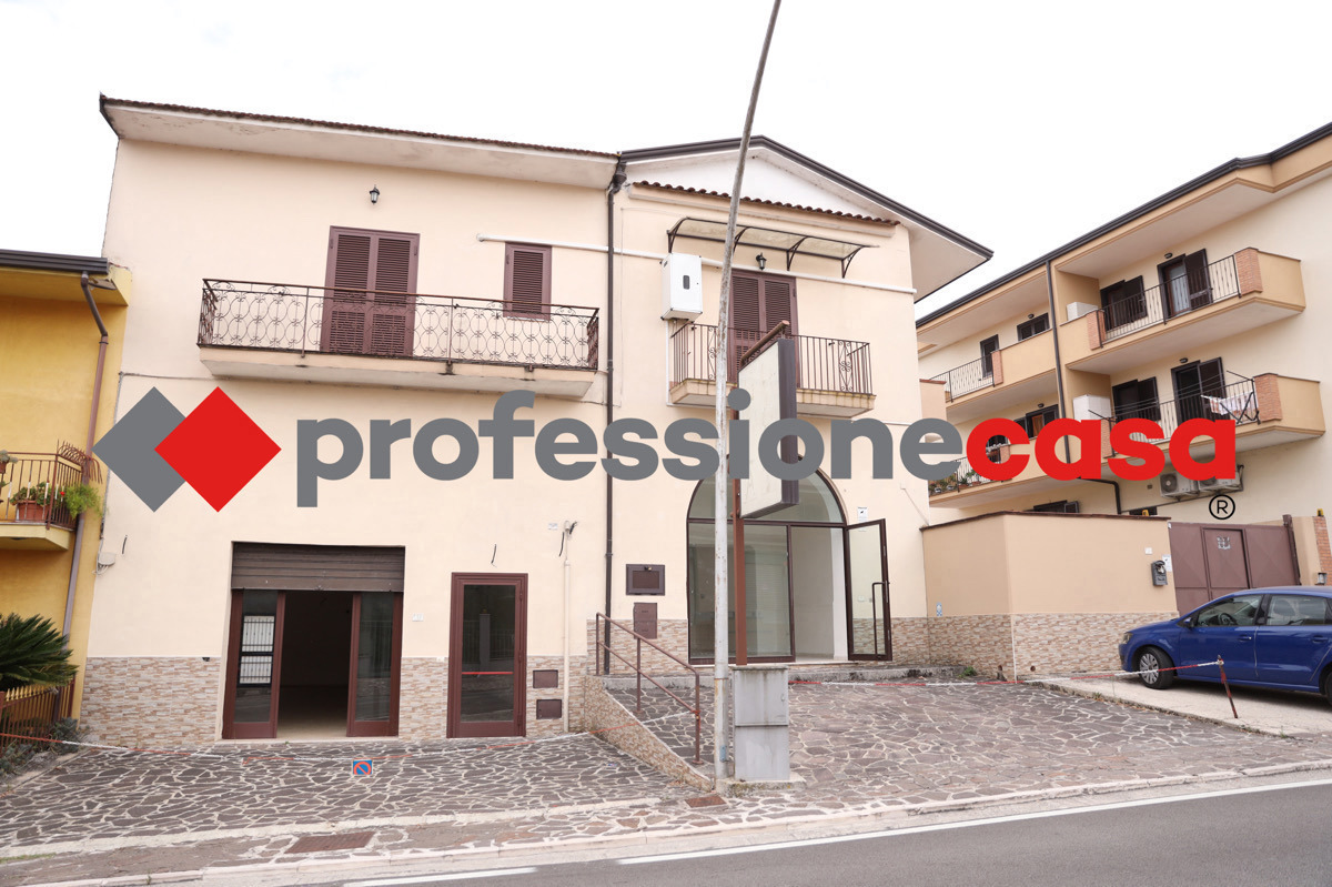 Negozio in affitto a Ruviano
