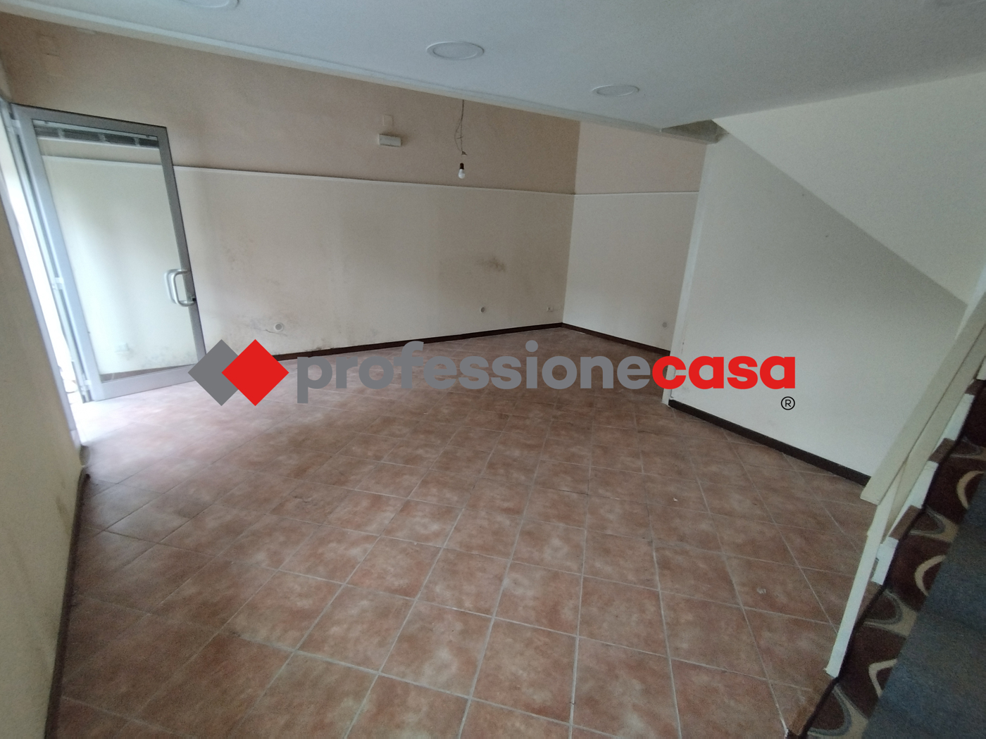 Negozio in affitto a San Nicola la Strada