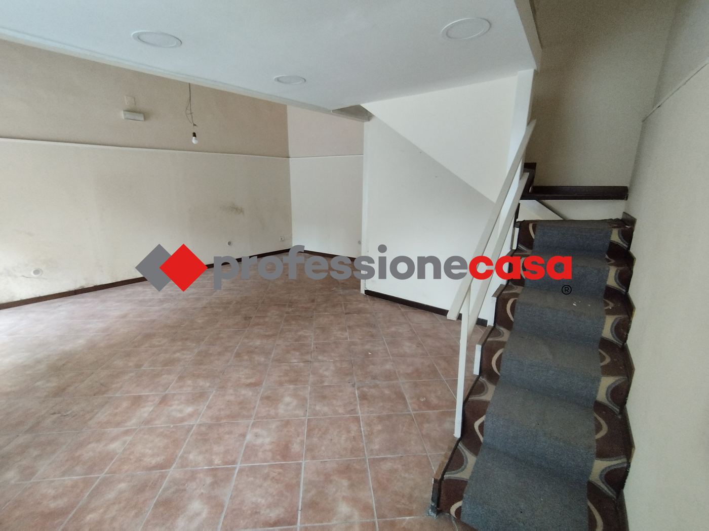 Negozio in affitto a San Nicola la Strada