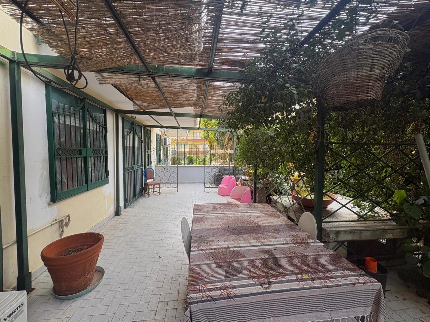 Monolocale con giardino a San Nicola la Strada