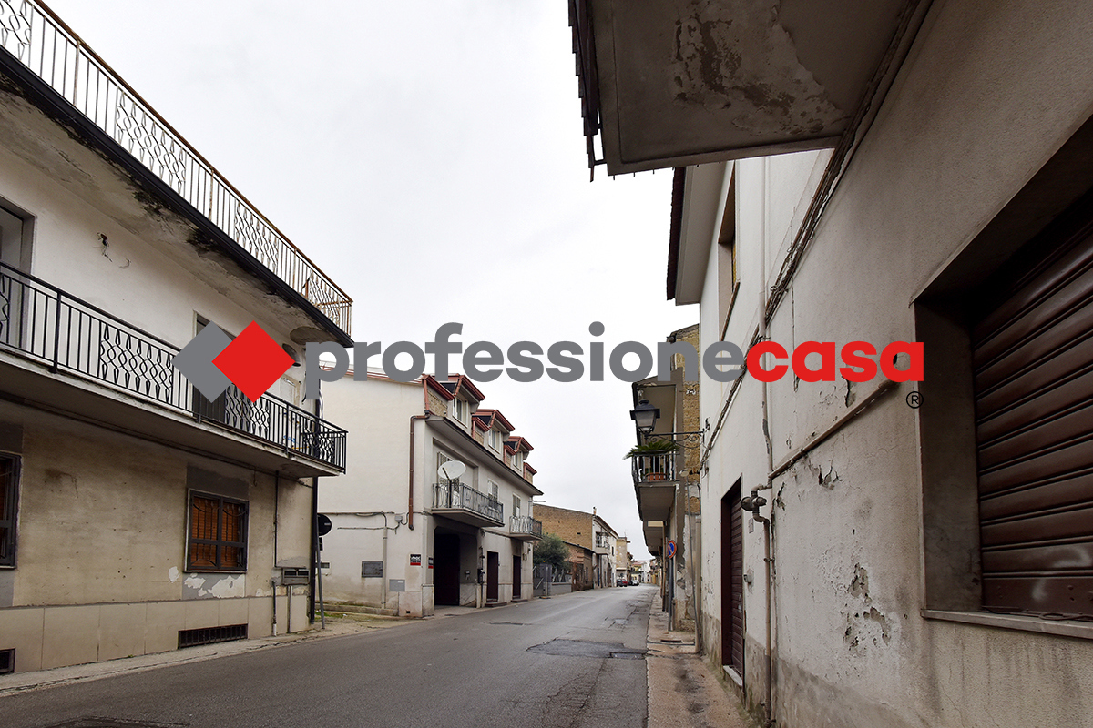 Casa indipendente con box doppio a San Nicola la Strada