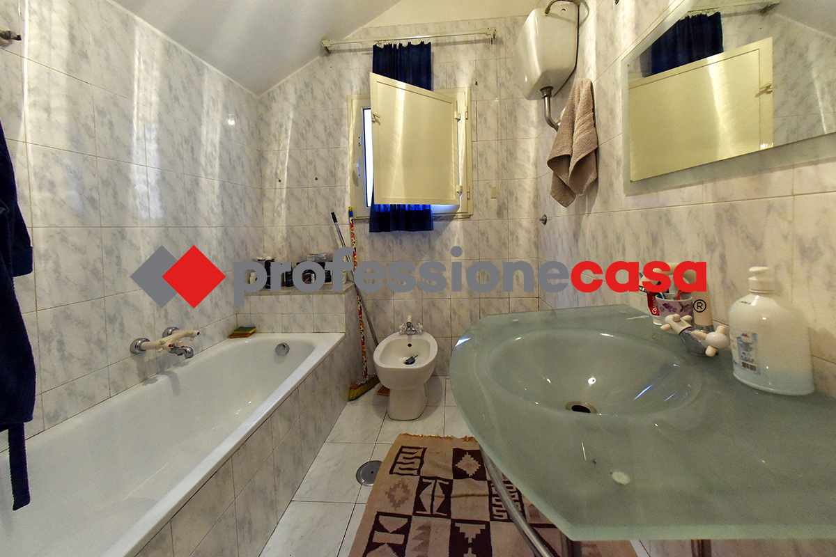 Casa indipendente con box doppio a San Nicola la Strada