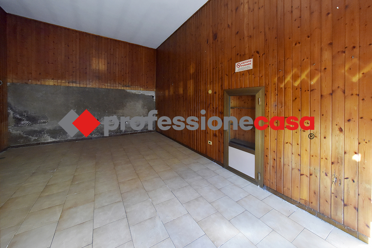 Negozio in affitto a San Nicola la Strada