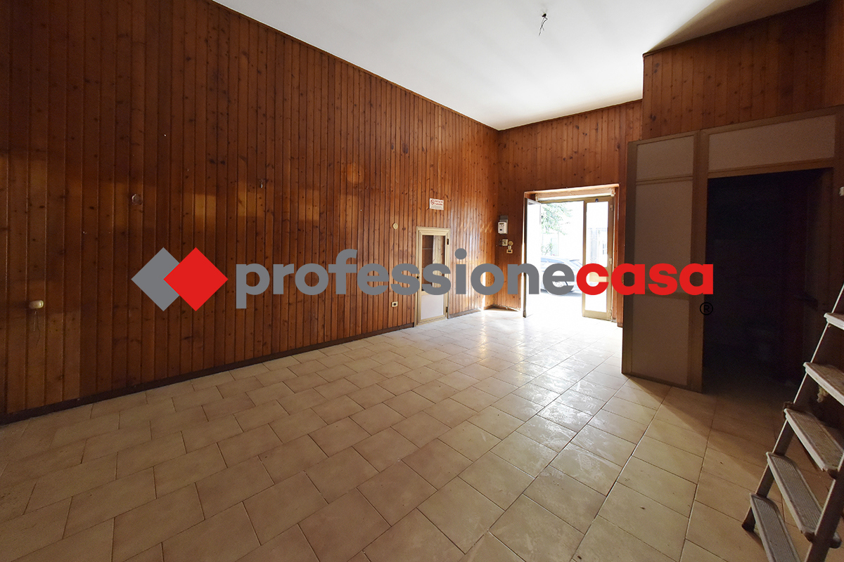 Negozio in affitto a San Nicola la Strada