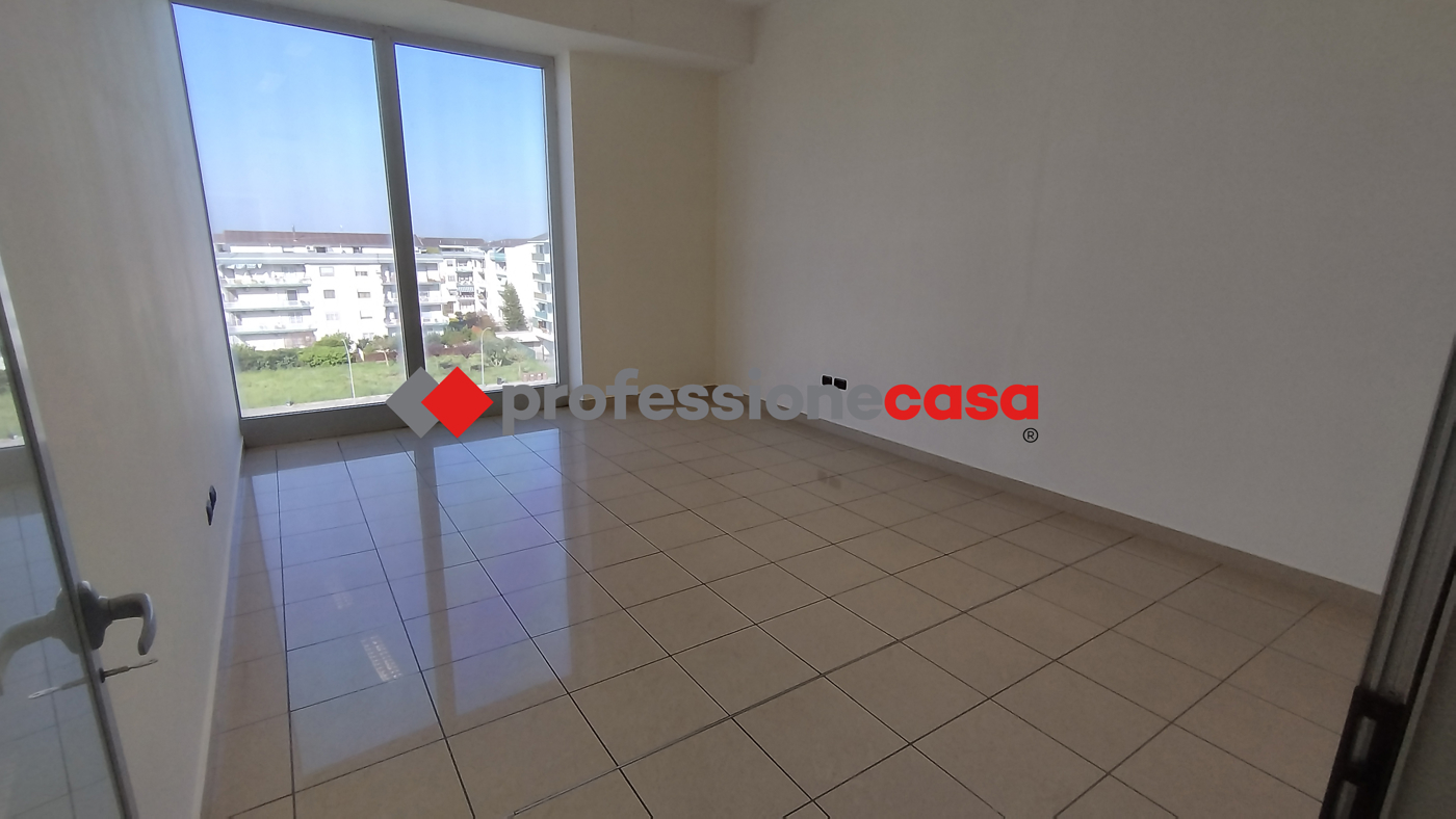 Ufficio con box doppio a San Nicola la Strada