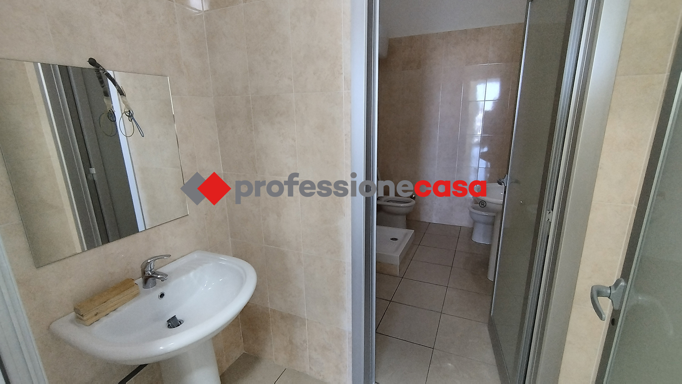 Ufficio con box doppio a San Nicola la Strada