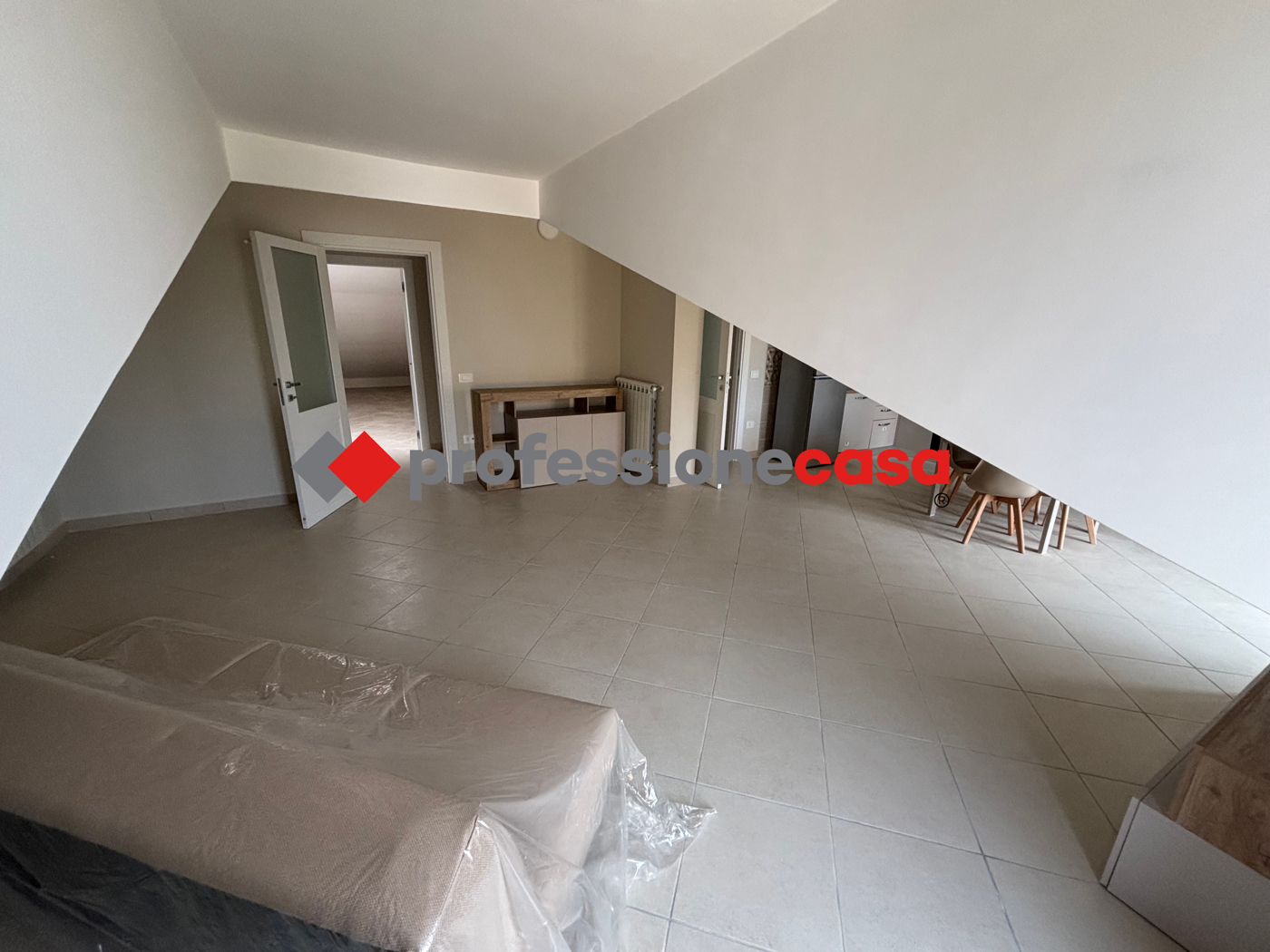 Attico arredato in affitto a San Nicola la Strada