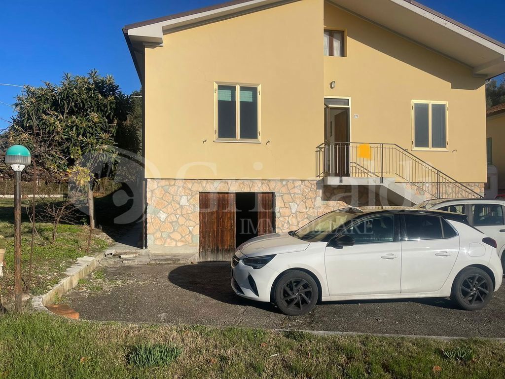 Casa indipendente con giardino a Jesi