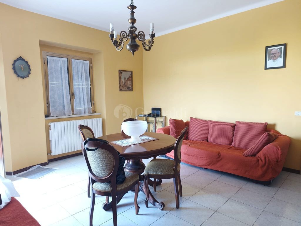 Trilocale con giardino a Castelbellino