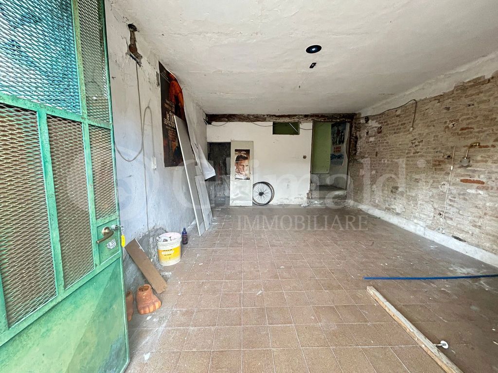 Quadrilocale da ristrutturare a Jesi