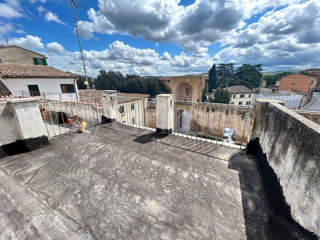 Quadrilocale da ristrutturare a Jesi