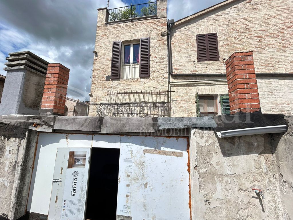 Quadrilocale da ristrutturare a Jesi