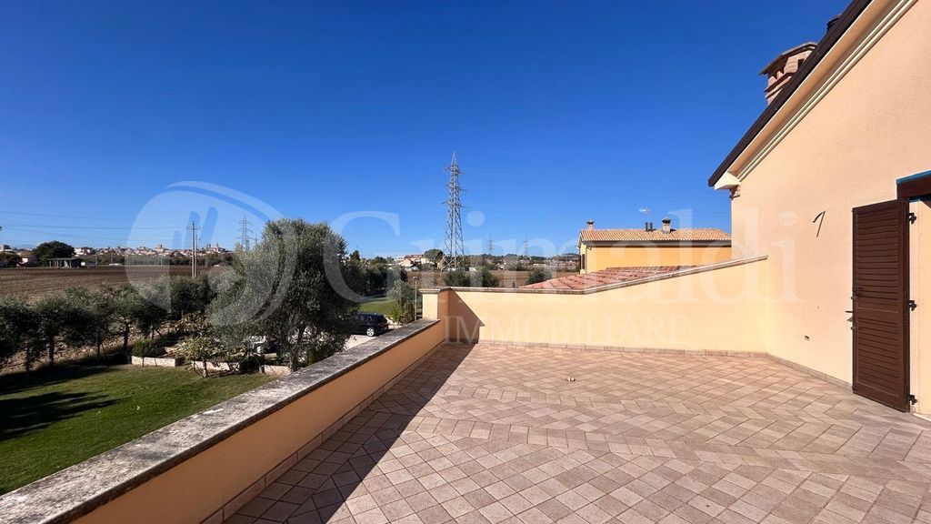 Appartamento con giardino a Jesi