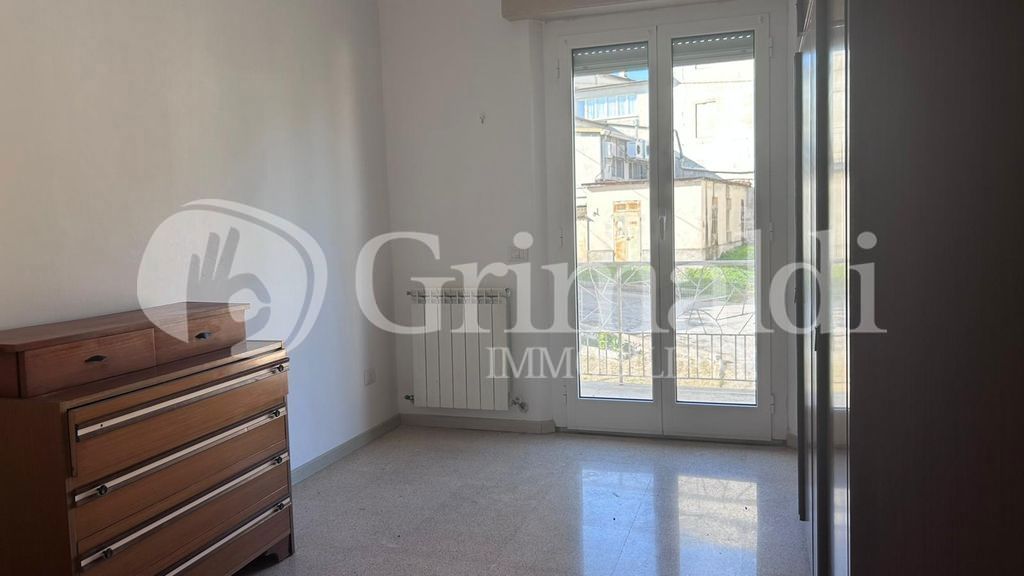 Quadrilocale arredato in affitto a Ostra