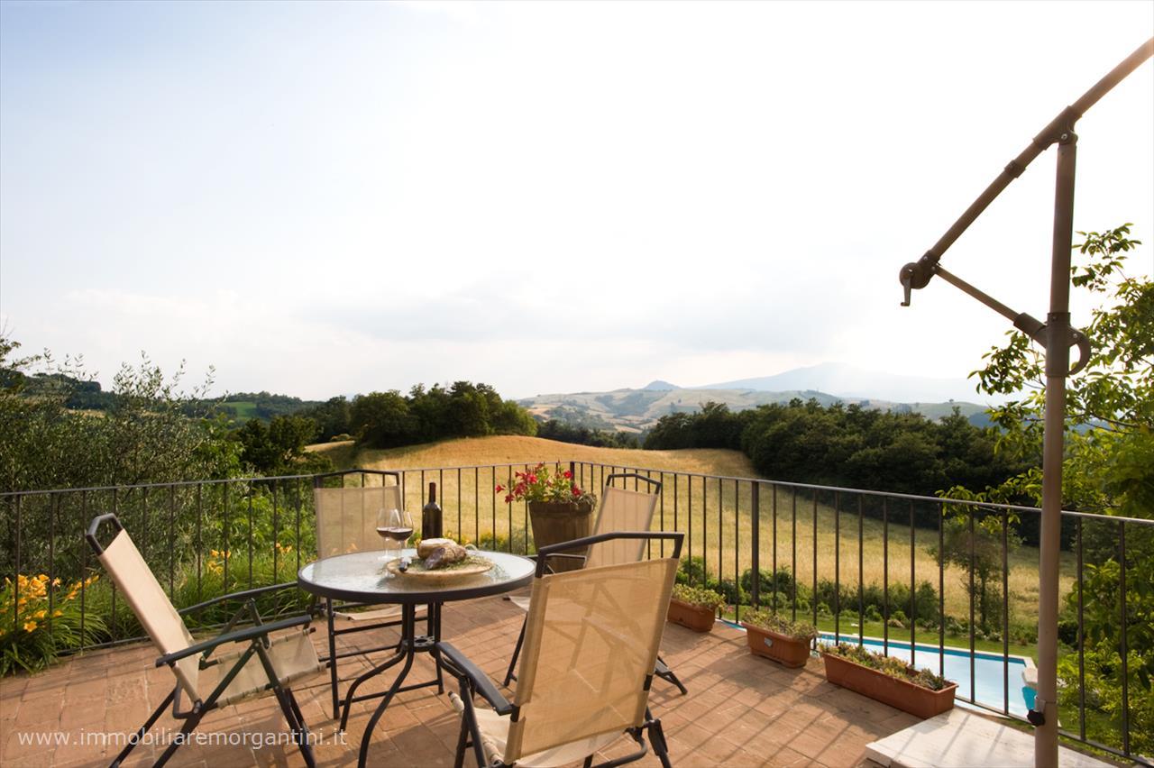 Rustico con giardino a Sarteano