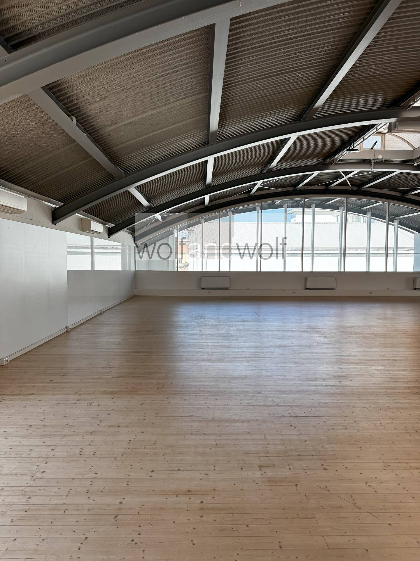 Showroom in affitto a Milano, Tortona