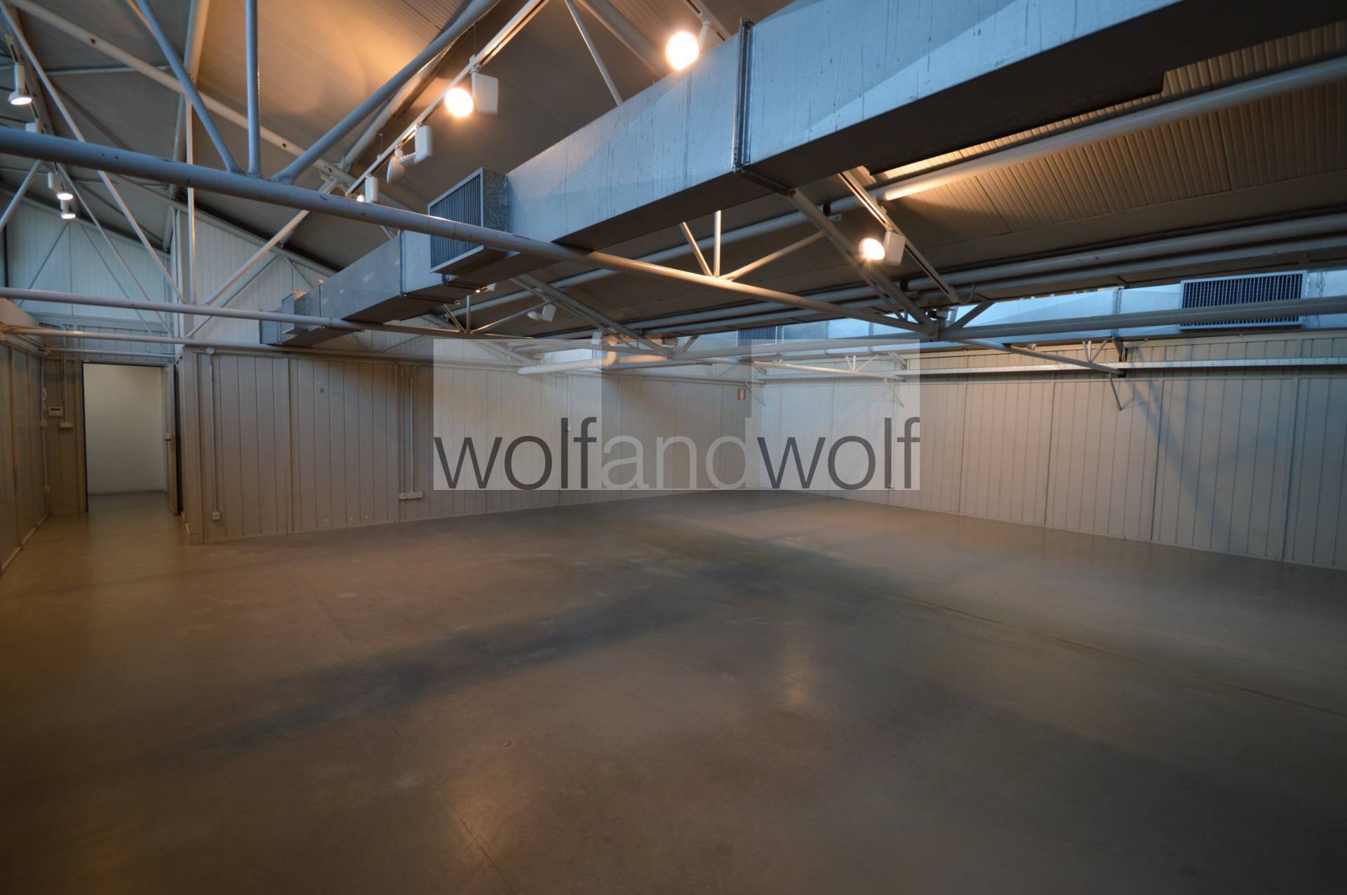 Showroom in affitto a Milano, Navigli.