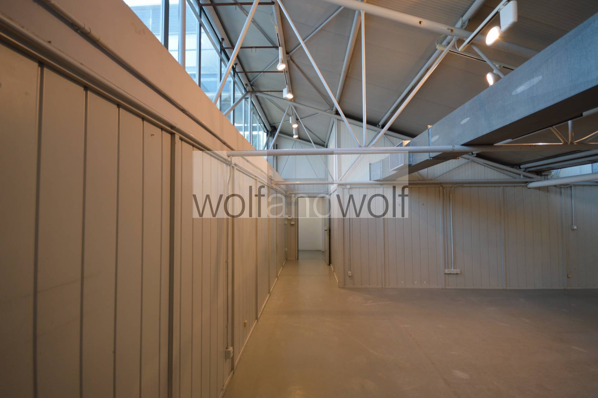 Showroom in affitto a Milano, Navigli.