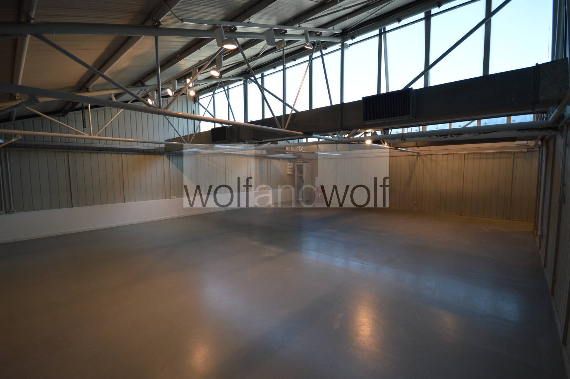 Showroom in affitto a Milano, Navigli.