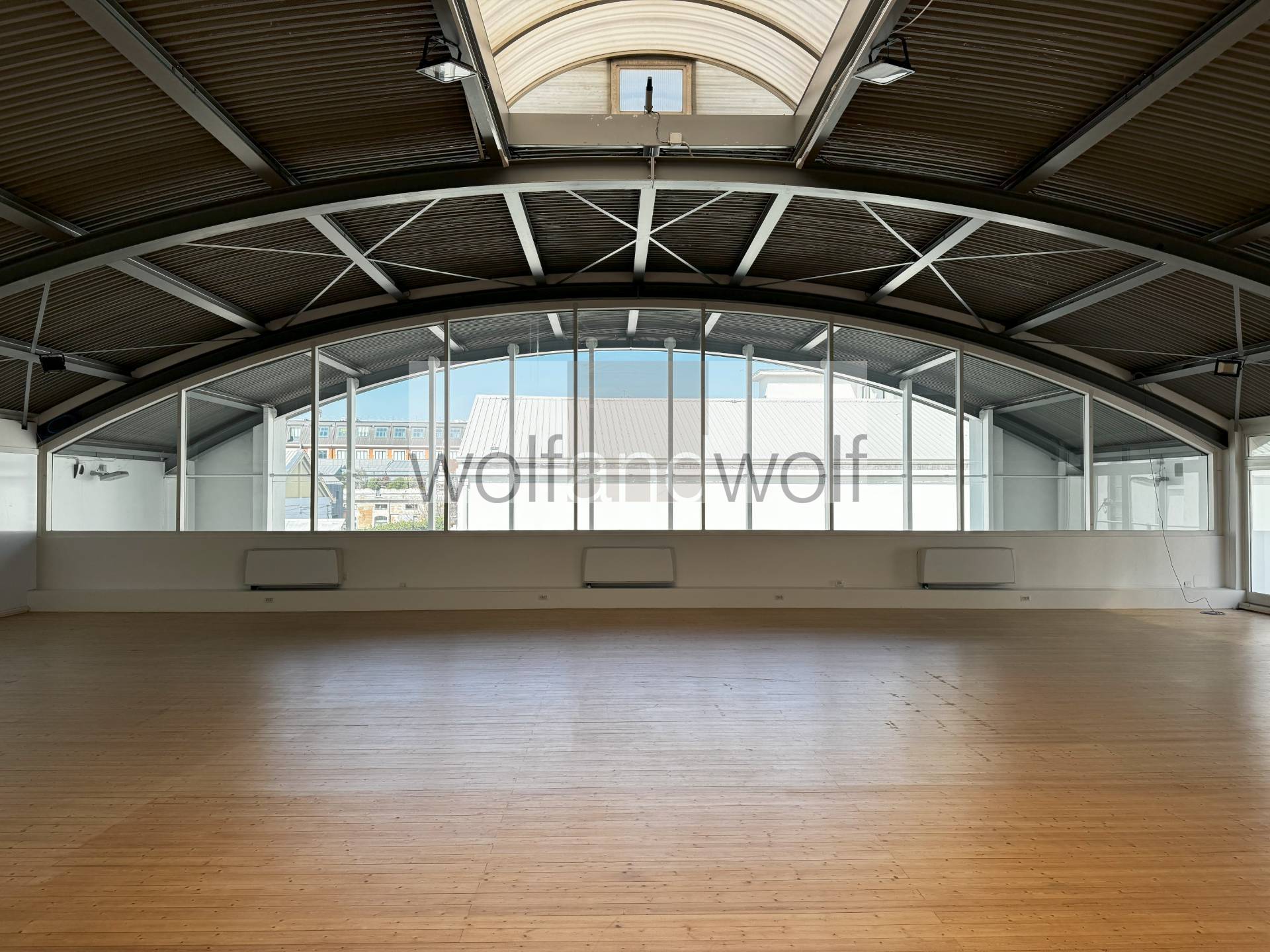 Showroom in affitto a Milano, Tortona