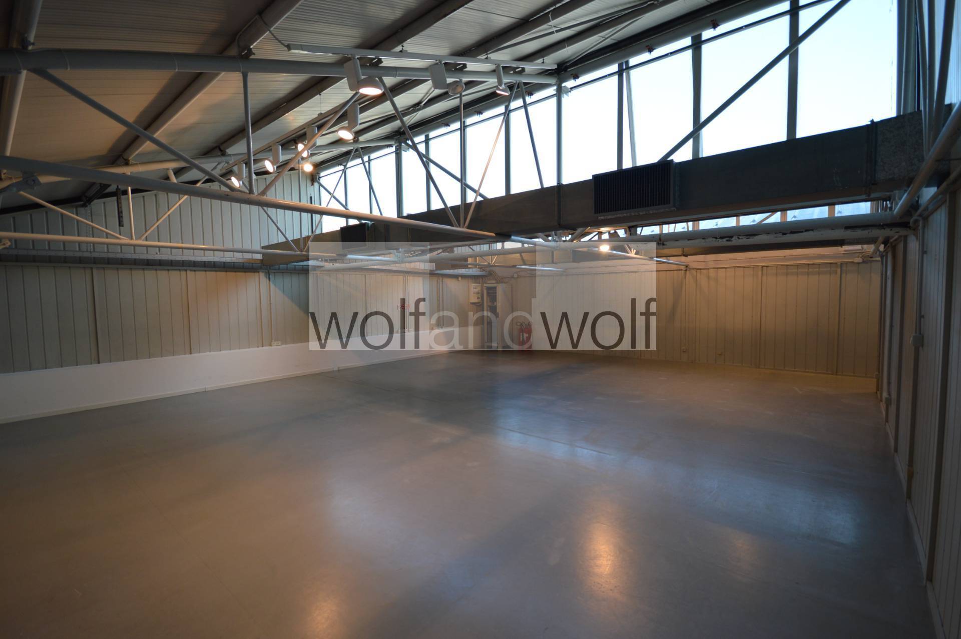 Showroom in affitto a Milano, Navigli.