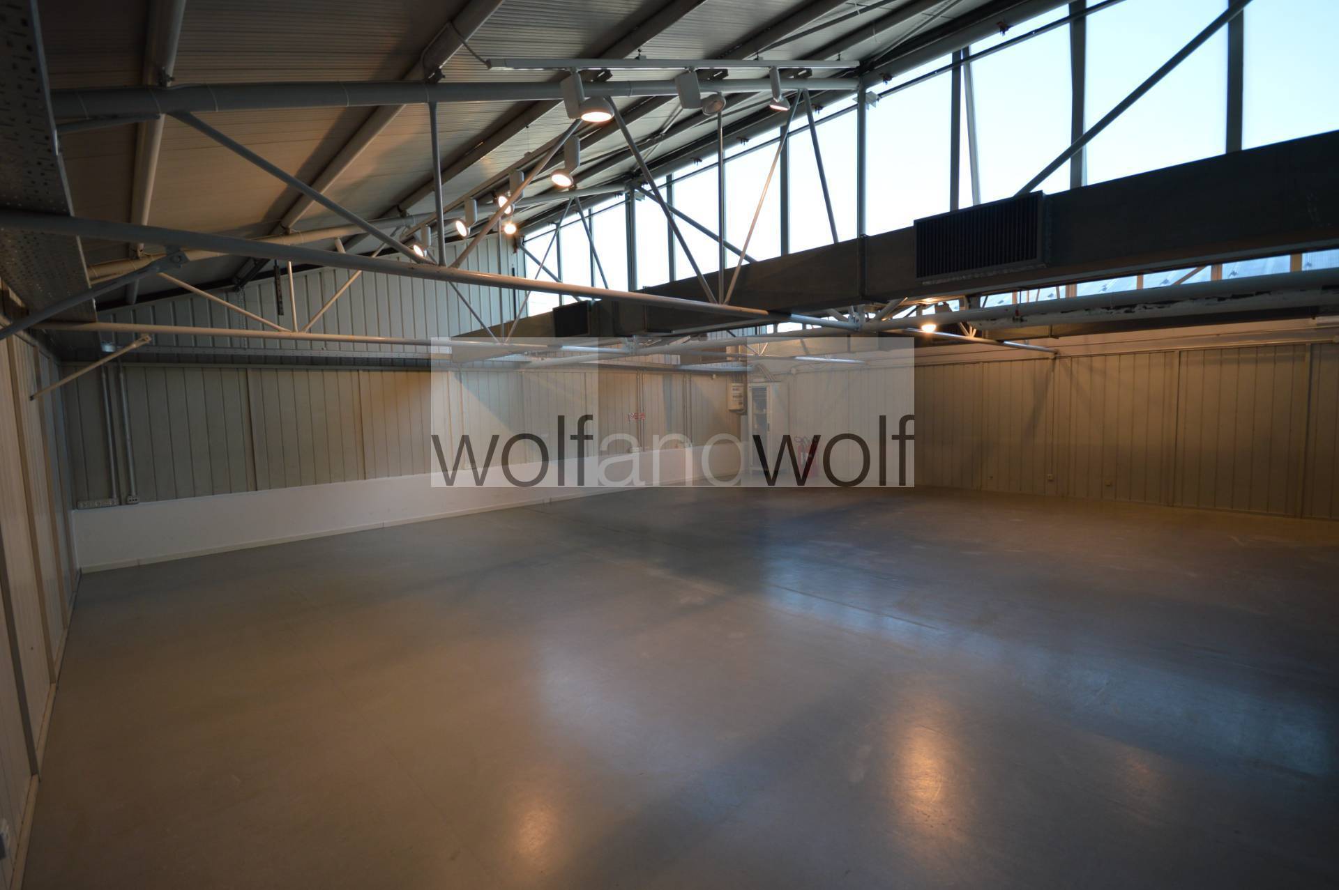 Showroom in affitto a Milano, Navigli.