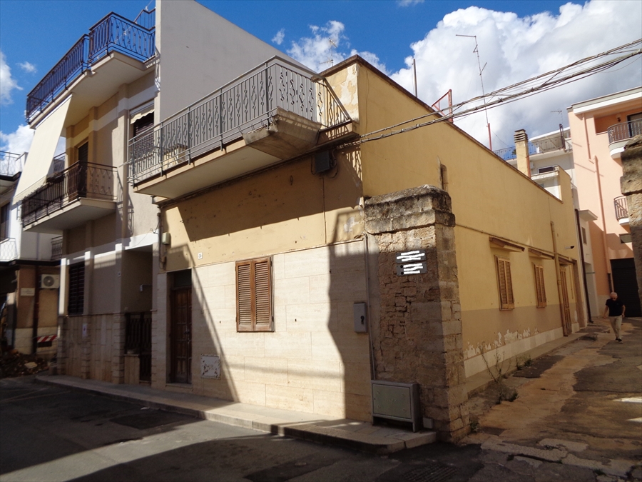 Casa indipendente da ristrutturare in via abate fornari, Palo del Colle
