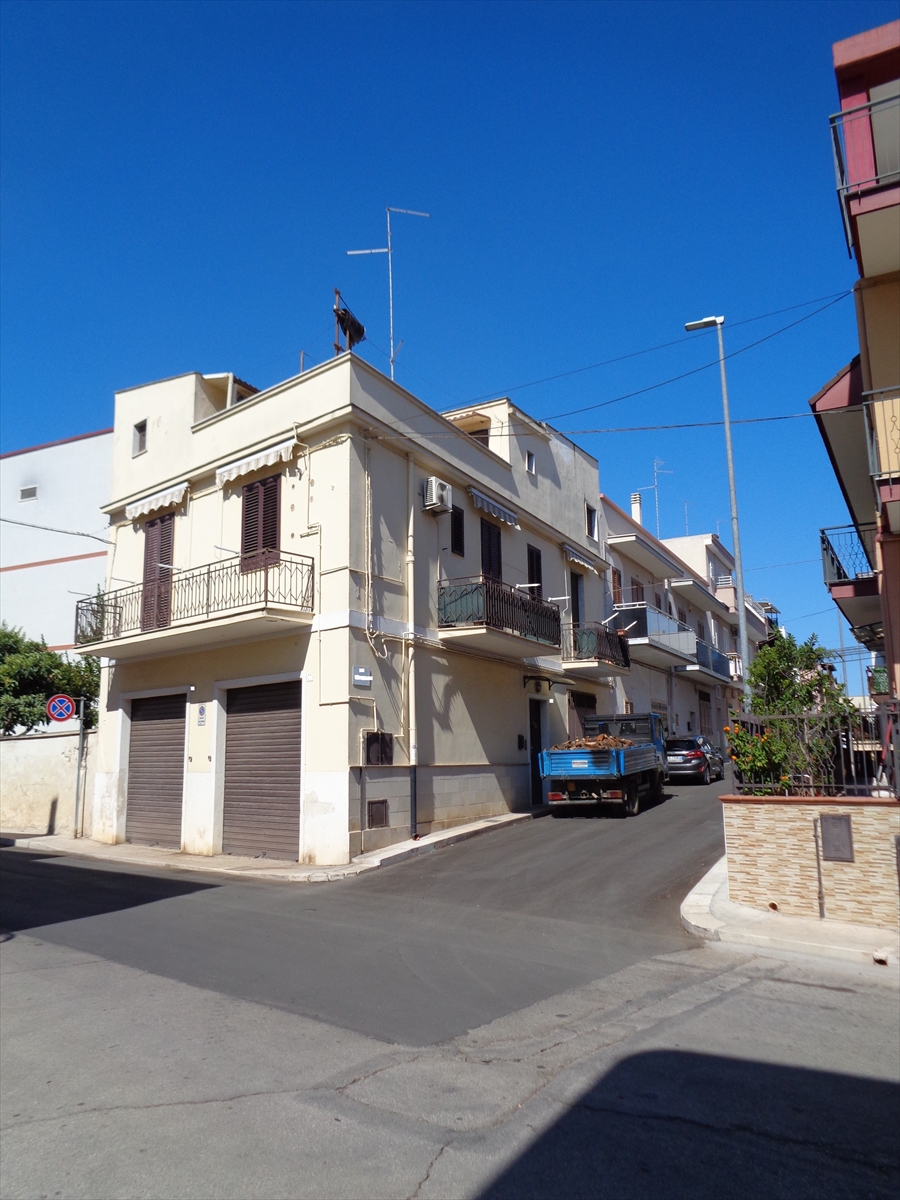 Casa indipendente con box doppio, Palo del Colle san vito
