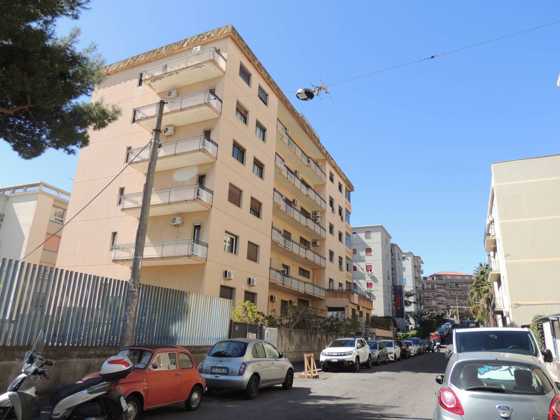 Quadrilocale vista mare, Catania zona ambasciatori - via e. d'angi