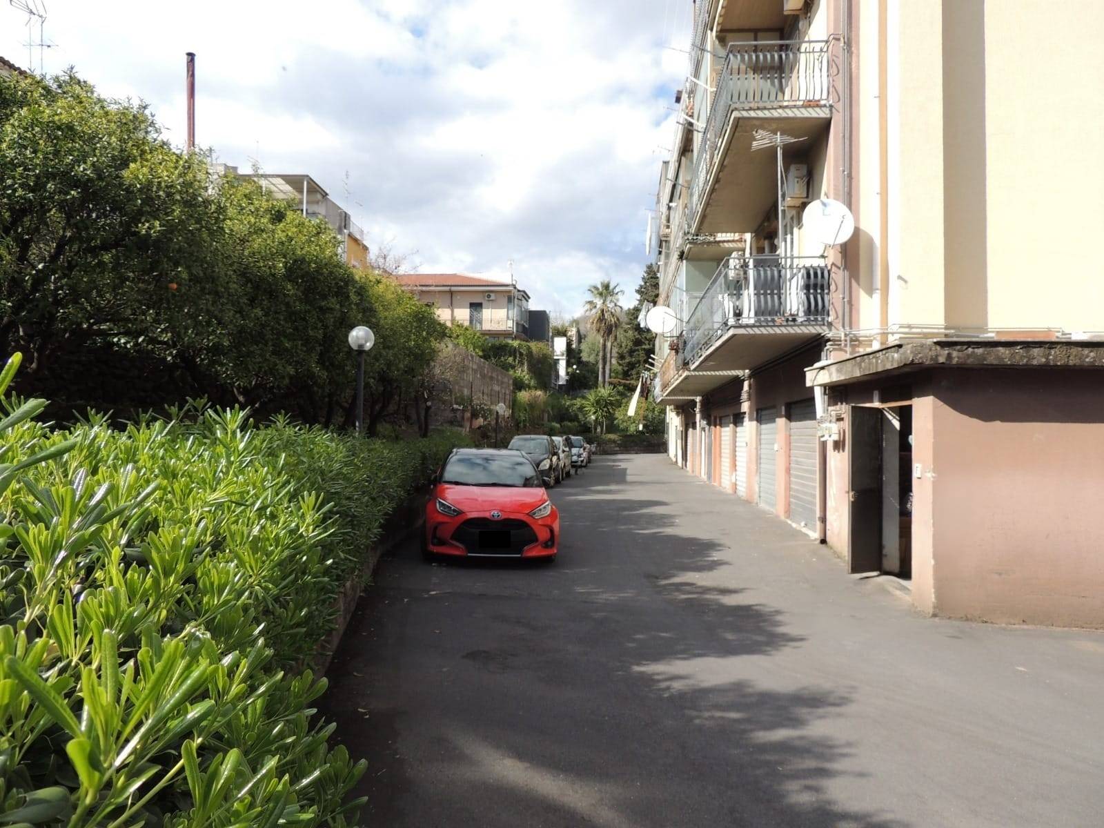 Box o garage in vendita a Gravina di Catania