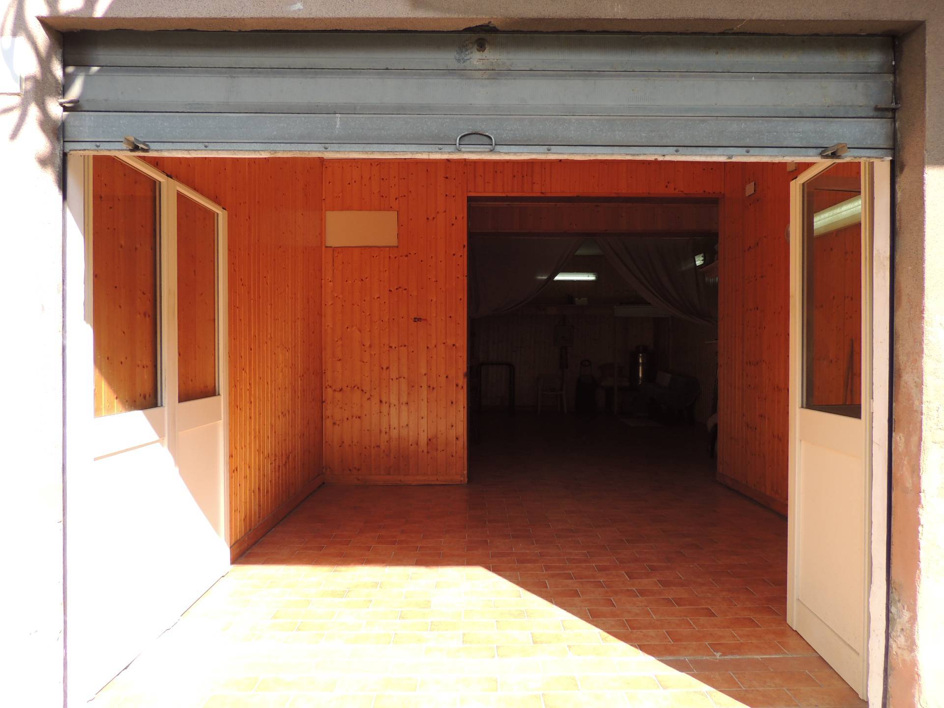 Box o garage in vendita a Gravina di Catania