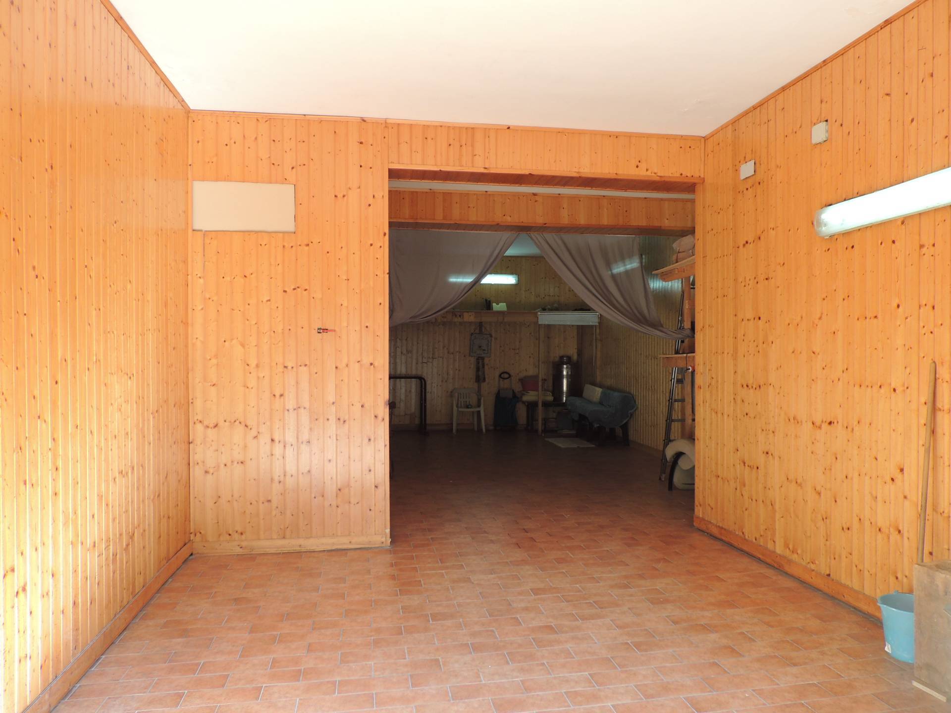 Box o garage in vendita a Gravina di Catania